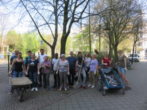 Putzaktion der Spielplatzpaten @ Spielplatz Hegelstraße