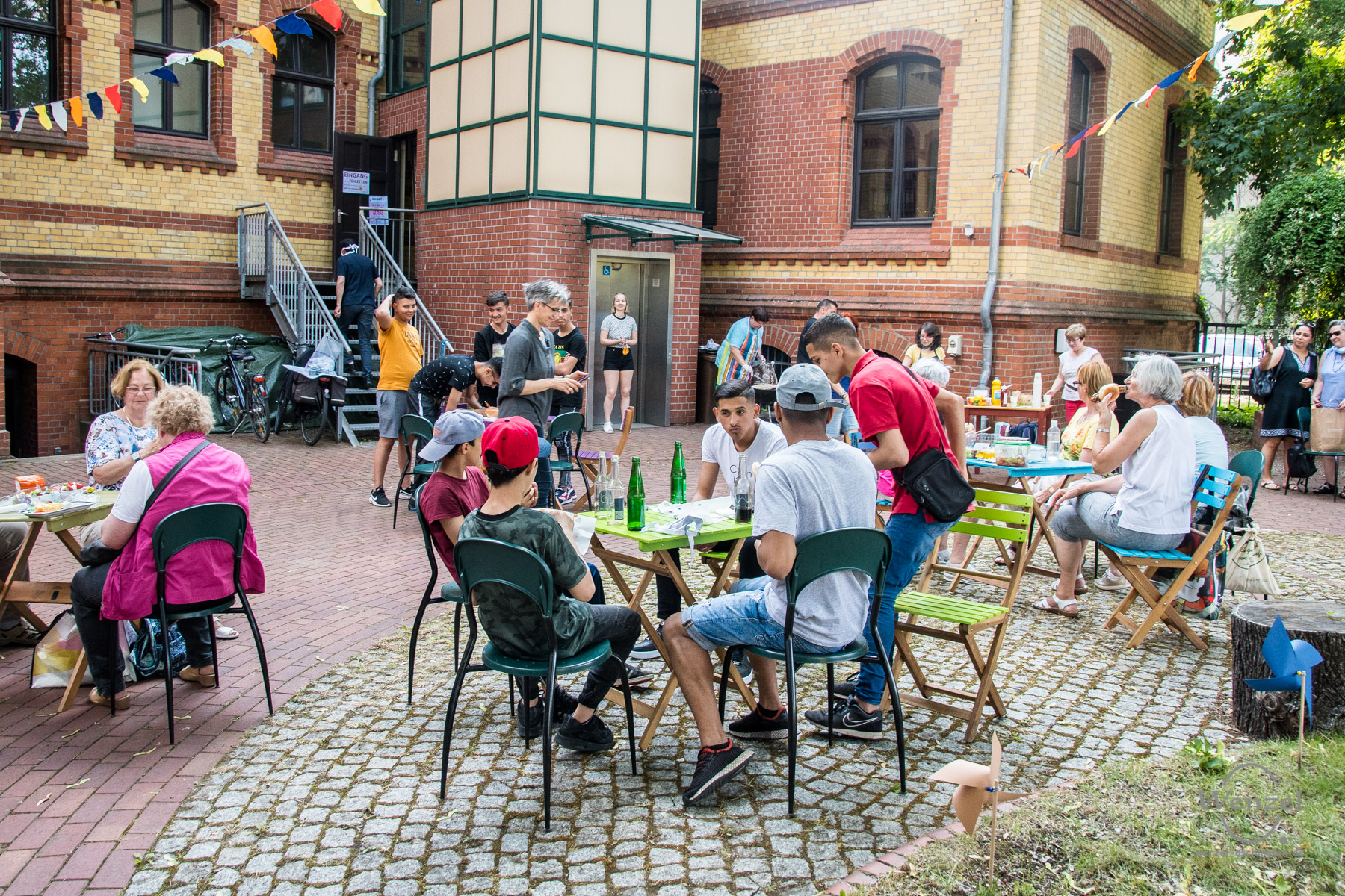 Interkulturelles Picknick im Voksbad Buckau (c) FWA