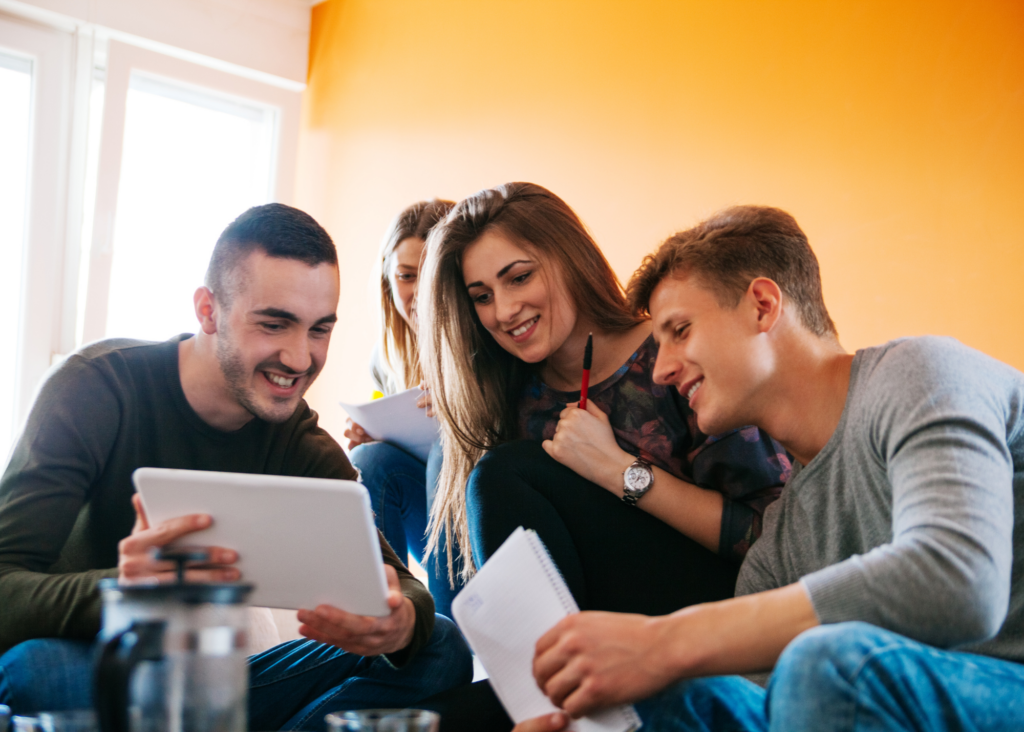 Jugendliche lernen (canva)